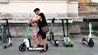 KRESZ-oktats s jogostvny lehet a vlasz az elektromos rollerek kihvsaira?