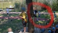 Megszlalt a kalandparkban bntalmazott kisfi anyukja: magt hibztatja a kisgyerek