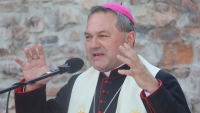 A pcsi megyspspk beszlget s krdez a knyvbemutatn