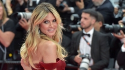 Olyan meztelen testet villantott az 51 ves Heidi Klum, hogy egyszer kevs odanzni