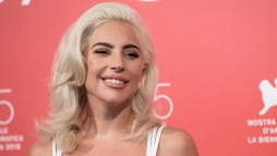Egy emberknt sikoltottak fel a rajongk: pocakos fot kszlt Lady Gagrl