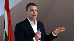 Menczer: erklcsi ktelessgnk az, hogy a hborbl kimaradjunk (vide)
