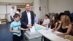 ri Lszl is szavazott: hatalmas a tt!