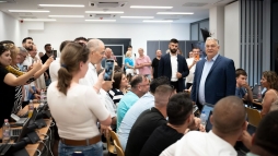 Jl sikerlt a kampnyhajr: a magas rszvtel a kormnyprtoknak kedvezhet
