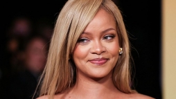 Rihanna felismerhetetlen lett, dhngenek a rajongi