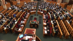 Tovbb szigortotta a gyermekvdelmi trvnyt az Orszggyls
