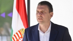 Menczer: Orbn Viktor vilgoss tette a NATO ftitkrnak, hogy nem akarunk rszt venni msok hborjban (vide)