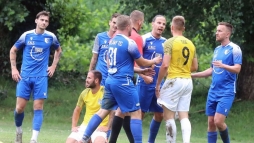 Villantak a piros lapok, dntetlennel zrult az osztlyoz visszavgja