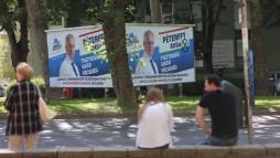 Meddig maradnak mg fent a vlasztsi plaktok?