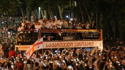 H�s�knek kij�r� tisztelettel fogadt�k otthon a gr�z v�logatottat (vide�)