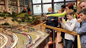 Vastmodellez nyri napkzivel vrja a gyerekeket az Els Pcsi Ifjsgi Vastmodellez Klub