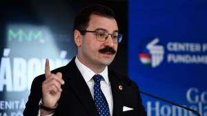Sznth: brki lpjen is Joe Biden helybe, az a liberlis deep state jelltje lesz, nem a vlasztk! (vide)