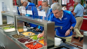 Michelin-csillagos sfek ksztik a versenyzk teleit az olimpiai faluban