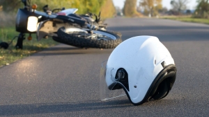 Frontlis karambol: fiatal magyar motoros tkztt Ausztriban (vide)