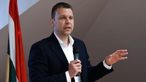 Menczer: kevs vagy, Peti