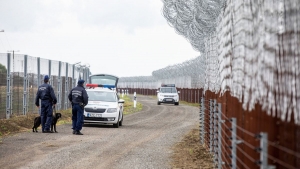 Hatrrizet s kerts nlkl vente 400-600 ezer illeglis bevndorl haladna t Magyarorszgon