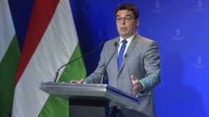 Zsigmond Barna Pl: Brsszel a hatrvdelem miatt bnteti Magyarorszgot