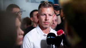 Korbban kignyolta a kivltsgosokat, most VIP-knt bulizott Magyar Pter