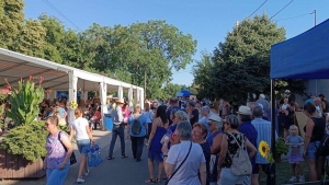 Jobban be akarnak kerlni a kztudatba