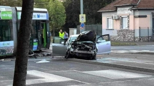 Dbbenetes tallkozs: akkort ttt a szemlyaut, hogy kisiklott a villamos (vide)