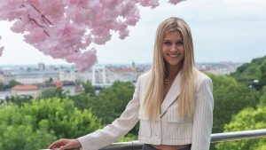 Weisz Fanni ruhja megadta magt