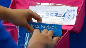 Rszorul iskolsoknak gyjt pnzt az kumenikus Seglyszervezet