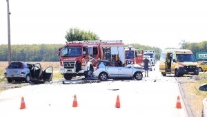 Frontlisan tkztt kt aut Bajnl, mindenki meghalt