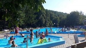 A strandra kltzik idn a falunap