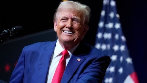 Donald Trump sajttjkoztatval folytatta kampnyt