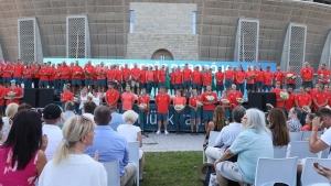 Kzsen lltak a magyar olimpikonok az Elismers Dobogjra
