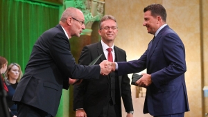 A Magyar rdemrend parancsnoki keresztjvel tntettk ki az MBH Bank vezrigazgatjt