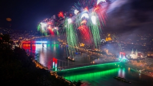 Egyedlll drnshow vrja a kznsget augusztus 20-n