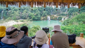 Tragdia a Detian vzessnl: rengeteg turista zuhant egymsra, egy ember meghalt