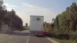 A zrvonal az zrvonal: egy letre megtanulta a szablytalan auts, hogy ne elzzn a tilosban (vide)