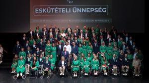 Elutazott Prizsba a magyar csapat (vide)