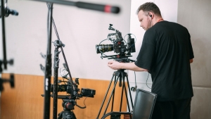 Tv: Ebbe a pesti cgbe talicskztk a tzmillikat Pcsrl