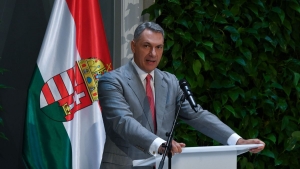 Lzr Jnos: ris fejlesztsek forrsairl dnttt a kormny