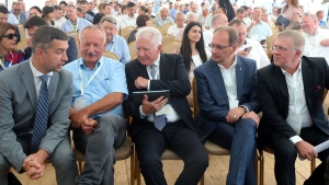 Az j termelvdelmi csomagrl beszlt Pcsett a mezgazdasgi llamtitkr