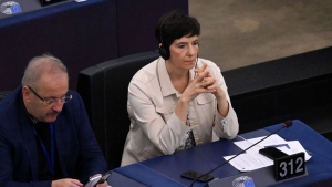 Felfggeszthetik Dobrev Klra mentelmi jogt