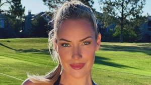 Mindent megmutatott: llegzetelllt viden a vilg legszexibb golfoznje