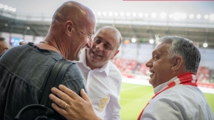 Orbn Viktor: Isten ltesse, Mister!
