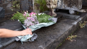 Sorra trik fel a srokat a bcsi temetkben, a nyomozk tancstalanok