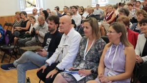 A vilgtallkoz sszehozza az egykori dikokat