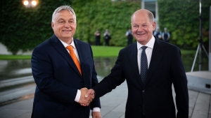 A magyar miniszterelnk zent Scholznak