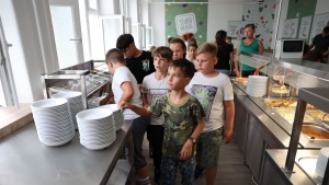 Szabadsg a menzkon: a gyerekeknl a merkanl (vide, galria)