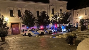 Rendrk leptk el jjel Pcsett a Jkai teret