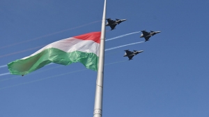 Kikpzsi gyakorlatot tartanak a honvdsg Gripenjeivel
