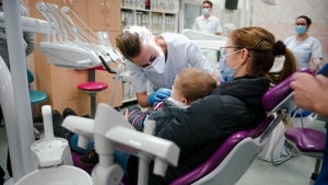 Ismt rkezik a Fogtndr a klinikra