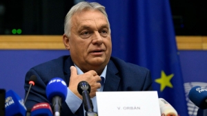 Mg Orbn Viktor megtartotta a sajttjkoztatjt, addig Magyar Pter lemondta a sajtjt