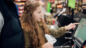 Meg is lhette volna: sokkol, hogyan hasznlta fel a gyerekt egy ngrdi bolti tolvaj